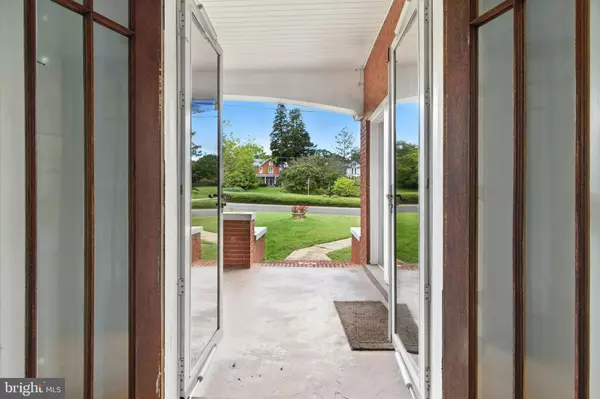 Luray, VA 22835,157 S COURT ST