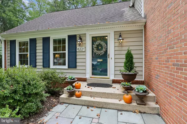 Annandale, VA 22003,8221 CAPTAIN HAWKINS CT