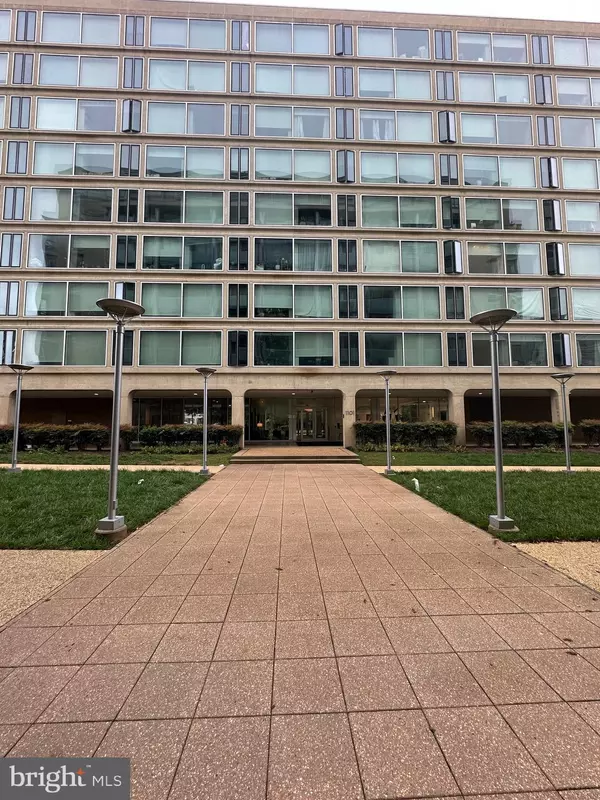 Washington, DC 20024,1101 3RD ST SW #306