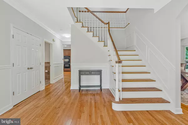 Sterling, VA 20164,116 LAKE DR