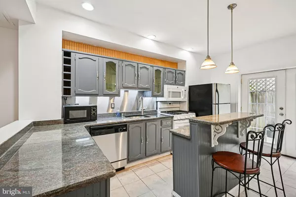 Philadelphia, PA 19147,408 MONROE ST