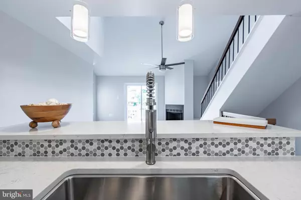 Alexandria, VA 22309,4331 PEMBROOK VILLAGE DR