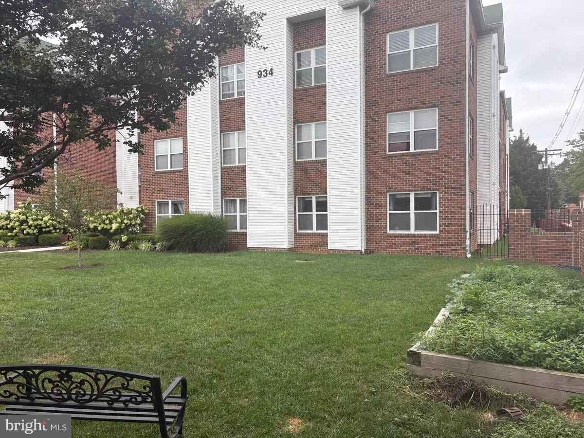 Annapolis, MD 21403,934 BAY RIDGE AVE #208