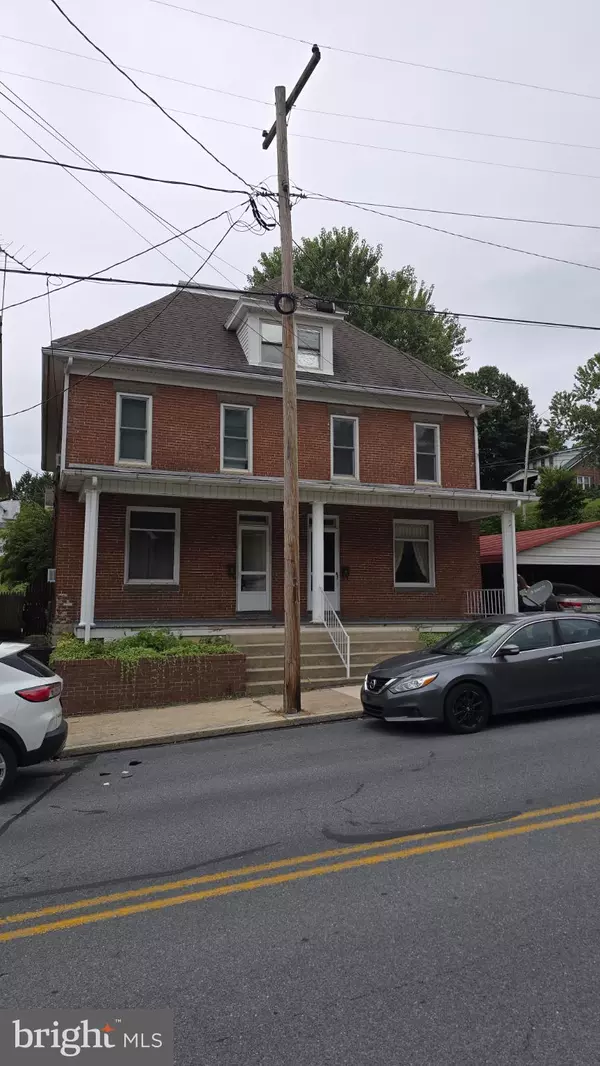 125 N BROAD ST, Waynesboro, PA 17268