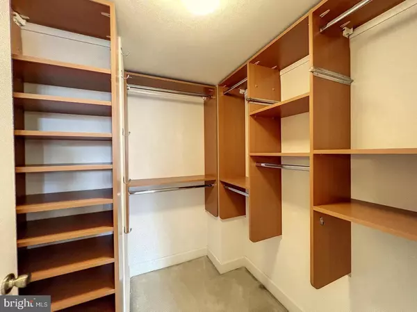 1201 N GARFIELD ST #703, Arlington, VA 22201