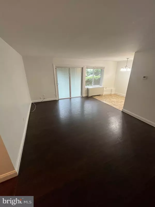Hyattsville, MD 20782,5601 PARKER HOUSE TER #106