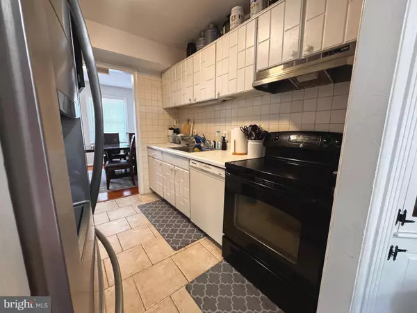 Gaithersburg, MD 20878,11 FENCELINE DR