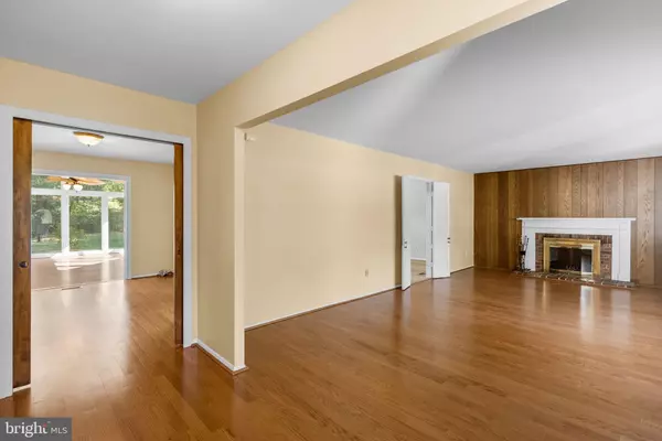 Laurel, MD 20708,12306 SHADETREE LN