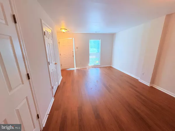 Sterling, VA 20164,45474 OAK TRAIL SQ