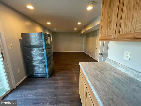 Woodbridge, VA 22193,13817 ROSEWOOD DR #BASEMENT