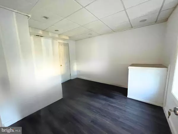 Woodbridge, VA 22193,13817 ROSEWOOD DR #BASEMENT