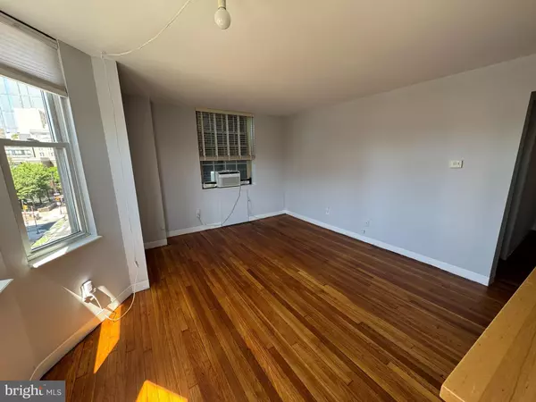 Philadelphia, PA 19103,2135 WALNUT ST #401