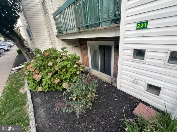 Philadelphia, PA 19114,3750-00 CLARENDON #221