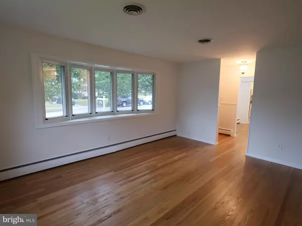 Glen Burnie, MD 21061,516 JOY CIR