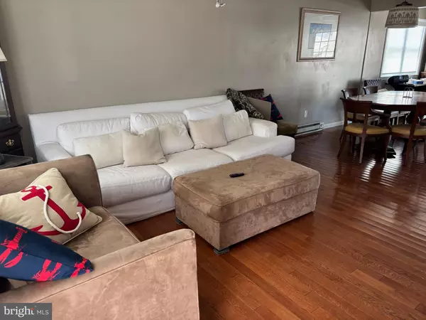 Manahawkin, NJ 08050,156 RODMAN DR