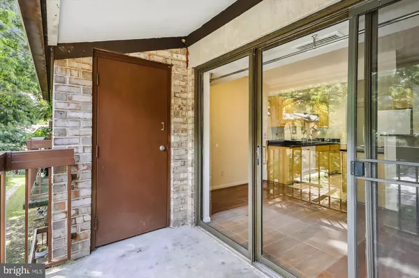 Reston, VA 20191,2255 CASTLE ROCK SQ #21C