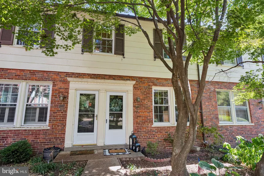 1401 S EDGEWOOD ST #492, Arlington, VA 22204
