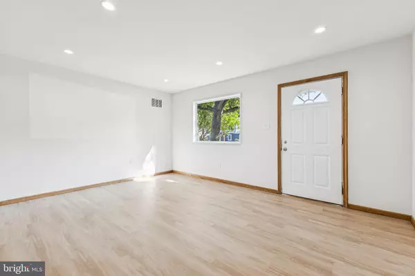 Manassas Park, VA 20111,135 POLK DR