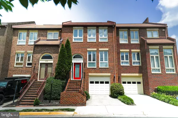 10172 TURNBERRY PL, Oakton, VA 22124