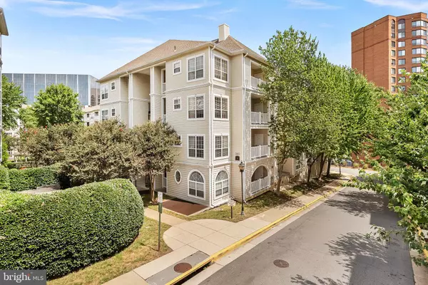 Alexandria, VA 22311,4551 STRUTFIELD LN #4111