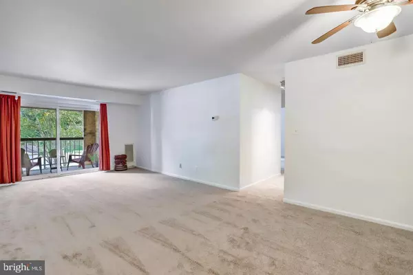 Burke, VA 22015,5912 COVE LANDING RD #301