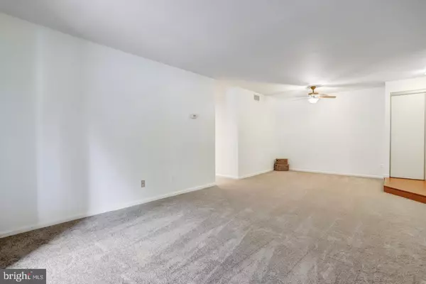 Burke, VA 22015,5912 COVE LANDING RD #301