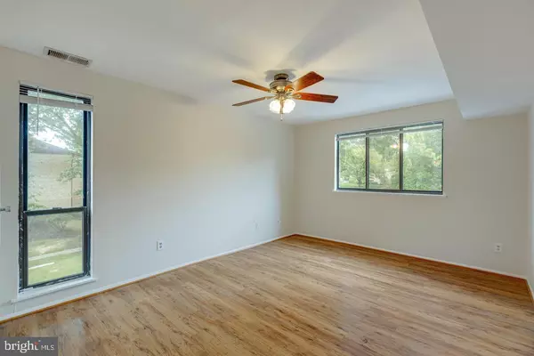 Reston, VA 20191,2031 ROYAL FERN CT #22B