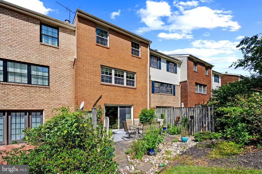 9 THEO LN, Towson, MD 21204