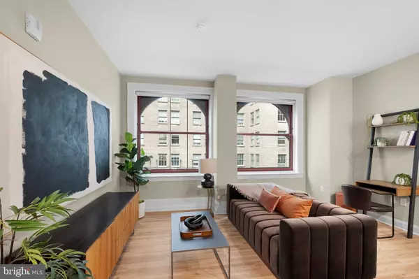 Philadelphia, PA 19102,1420-22 CHESTNUT ST #305