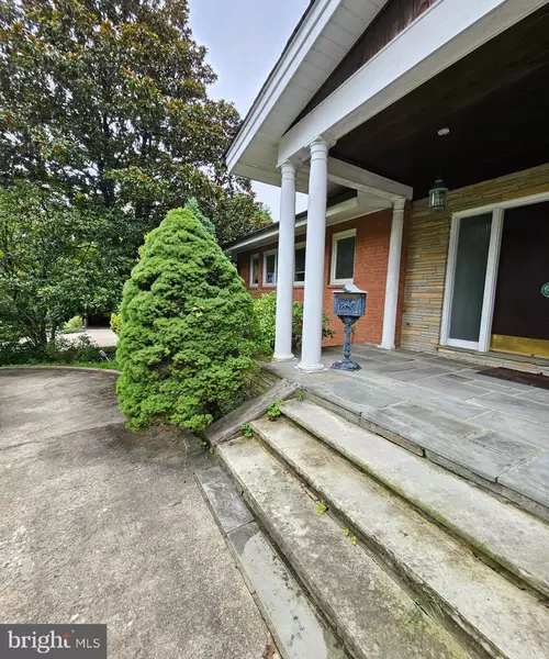 6204 LENOX RD, Bethesda, MD 20817