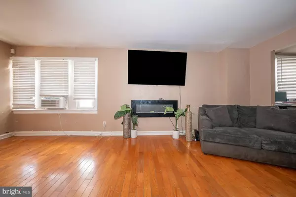 Upper Darby, PA 19082,131 WESTDALE RD