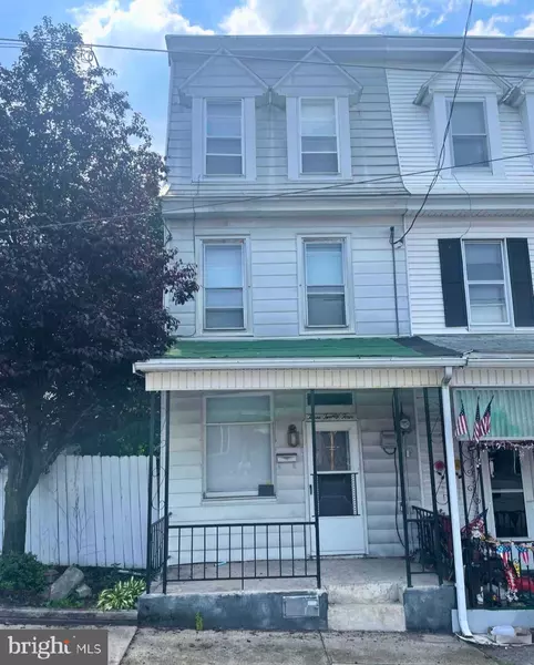324 S MARKET ST, Mount Carmel, PA 17851