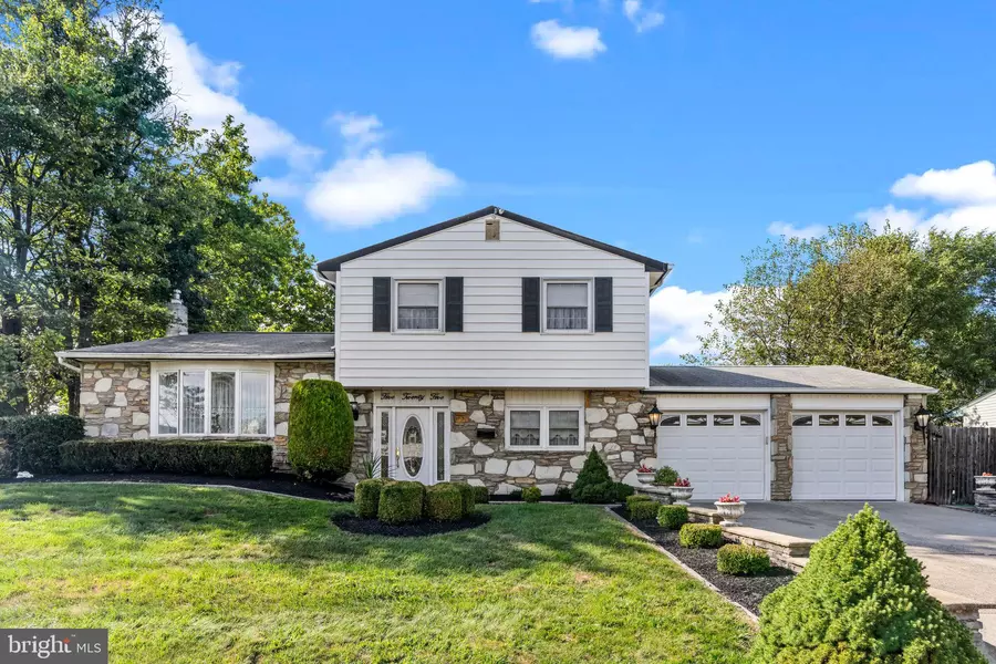 525 CASSINGHAM RD, Fairless Hills, PA 19030