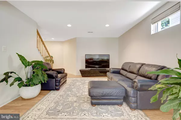 South Riding, VA 20152,25897 FLINTONBRIDGE DR