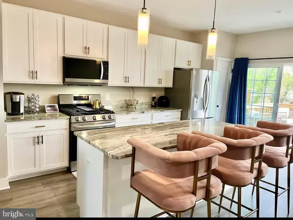 Oxon Hill, MD 20745,4905 DEVITT PL