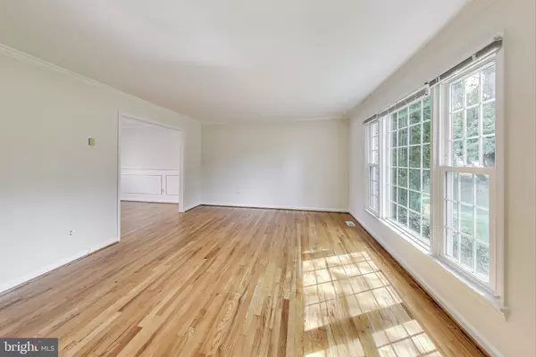 Potomac, MD 20854,10323 SNOWPINE WAY