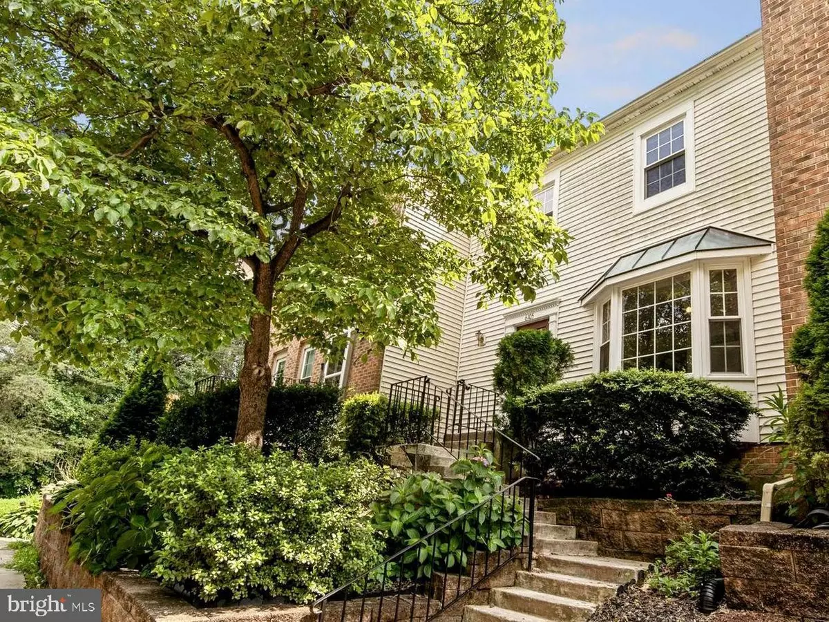 Burke, VA 22015,6105 HERON POND CT