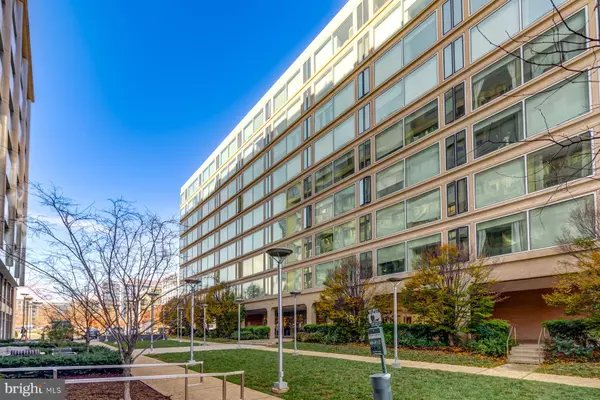 Washington, DC 20024,1101 3RD ST SW #703