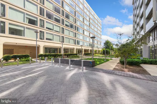 Washington, DC 20024,1101 3RD ST SW #703