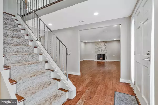 Mclean, VA 22101,6926 TYNDALE ST