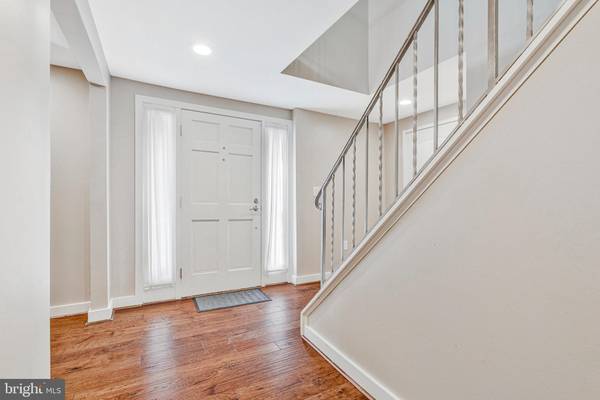 Mclean, VA 22101,6926 TYNDALE ST