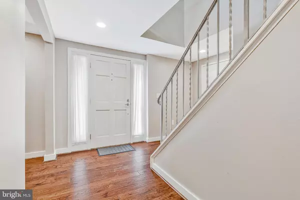 Mclean, VA 22101,6926 TYNDALE ST