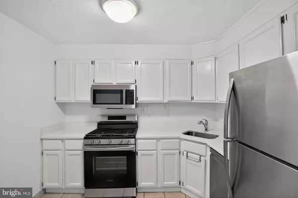 Arlington, VA 22204,4600 S FOUR MILE RUN DR #421