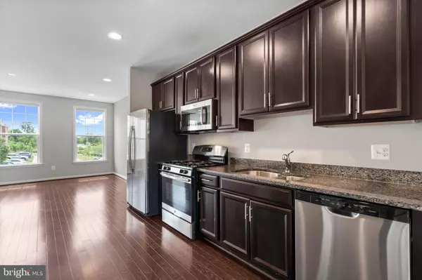 Chantilly, VA 20152,42298 LANCASTER WOODS SQ