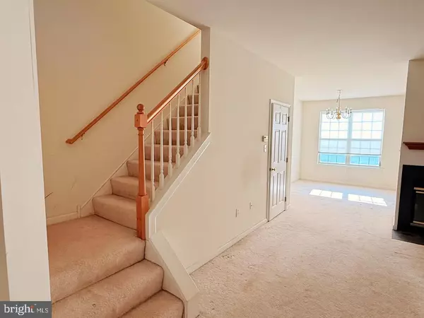 Morgantown, PA 19543,102 COUNTRY LN