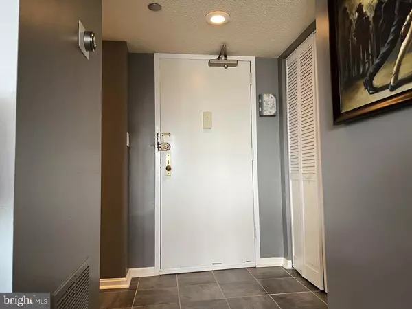 Falls Church, VA 22041,3713 S GEORGE MASON DR #303W