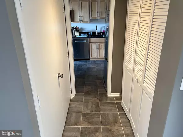 Falls Church, VA 22041,3713 S GEORGE MASON DR #303W