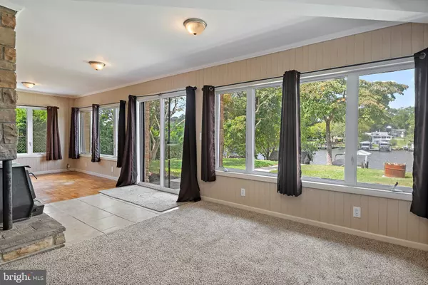 Severna Park, MD 21146,744 OAK GROVE CIR
