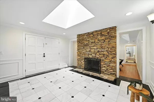 Cockeysville, MD 21030,12325 FALLS RD