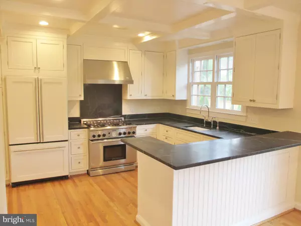 Washington, DC 20015,5603 CHEVY CHASE PKWY NW